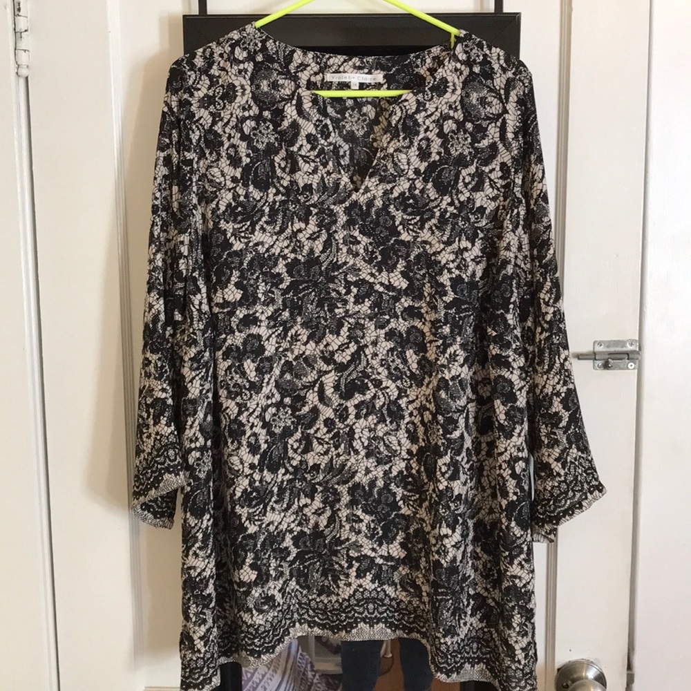 Violet & Claire Black and Cream Lace-Print Tunic Blouse